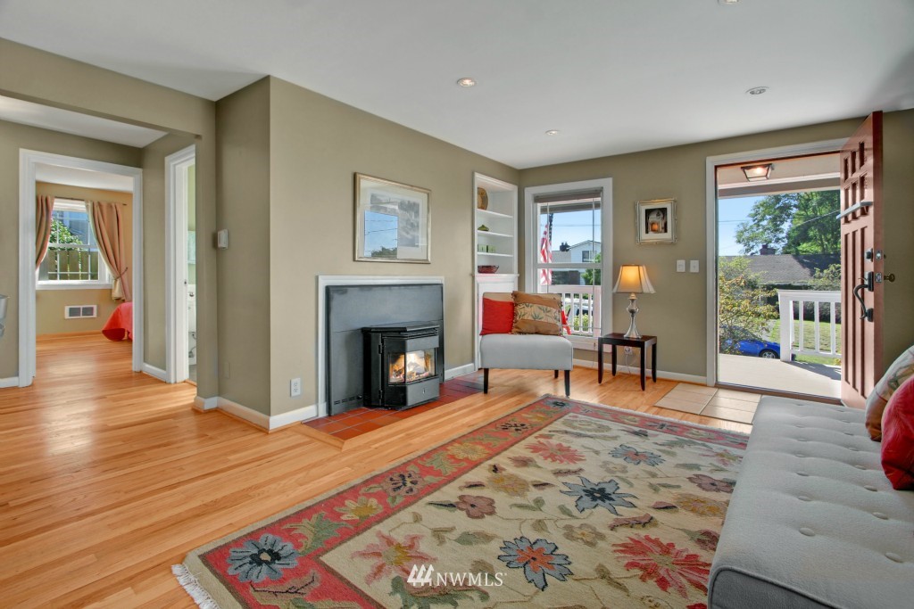 3908 Southwest Southern Street Seattle, WA 98136 - Photo 4 of 20 Gallery Image 4