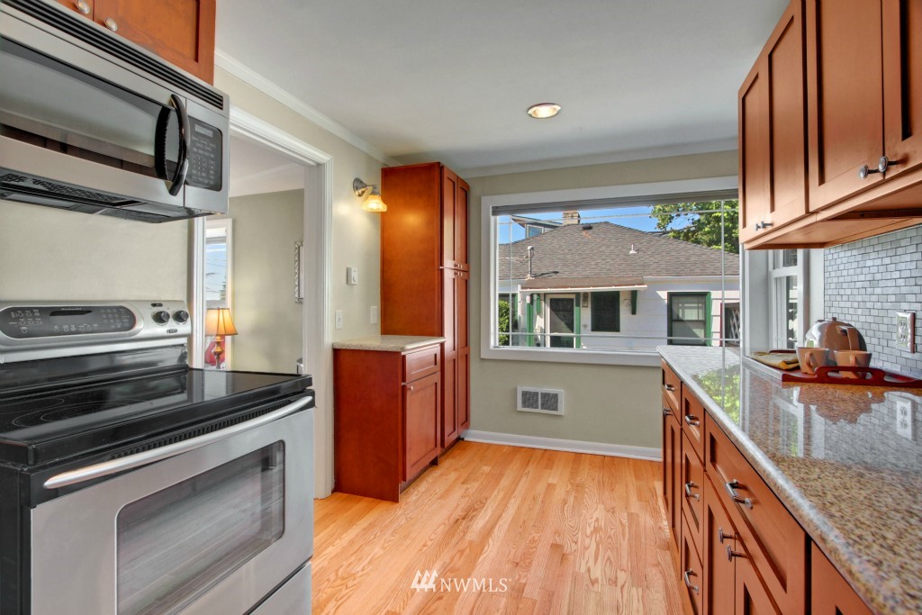 3908 Southwest Southern Street Seattle, WA 98136 - Photo 6 of 20 Gallery Image 6