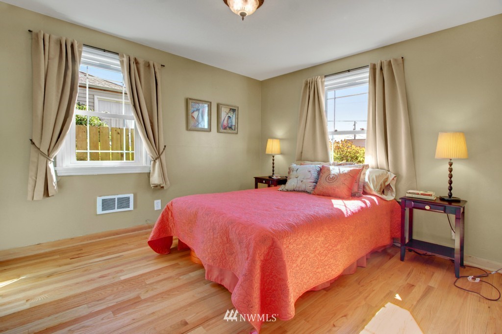 3908 Southwest Southern Street Seattle, WA 98136 - Photo 8 of 20 Gallery Image 8