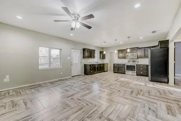 $655,000 | 104 Lyndsey Court, Boyd, TX 76023