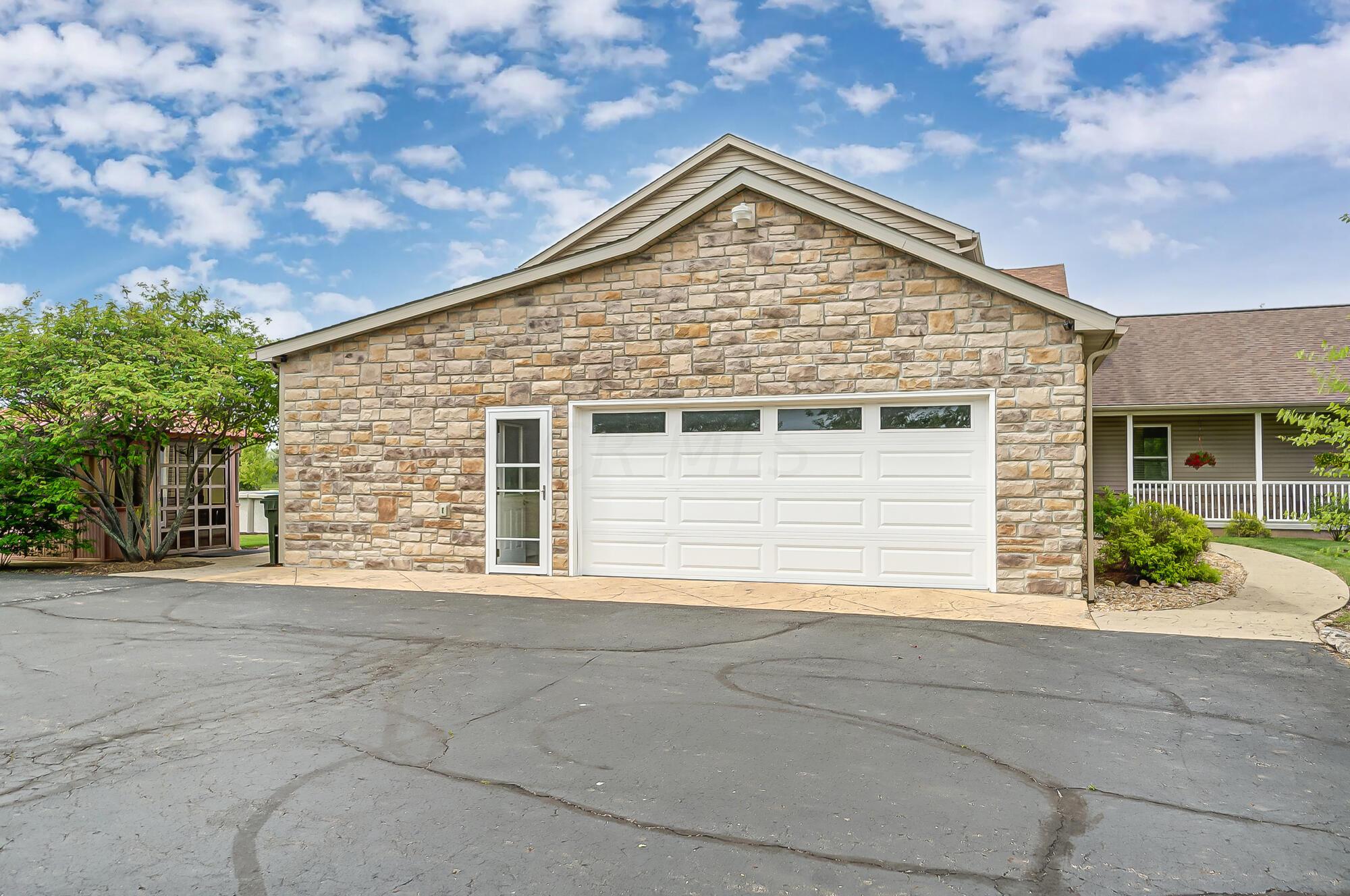 8205 Roberts Road Hilliard, OH 43026 - Photo 4 of 81 Attached/Heated garage