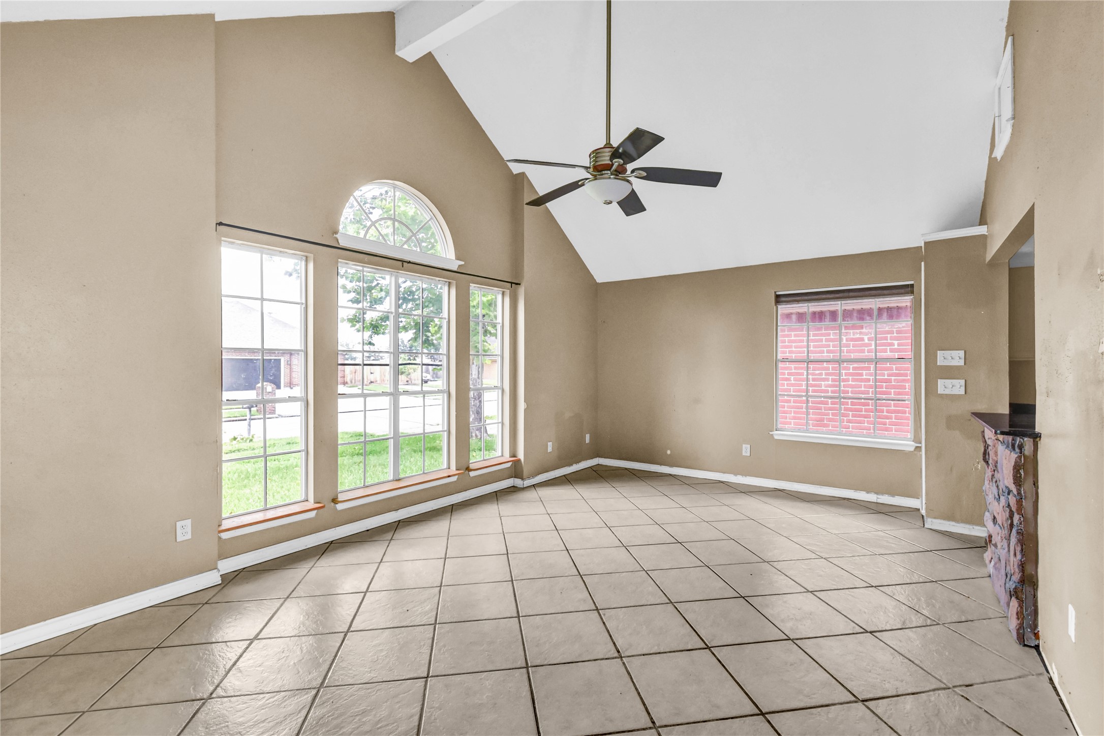 3 Chuckwagon Court Angleton, TX 77515 - Photo 9 of 28