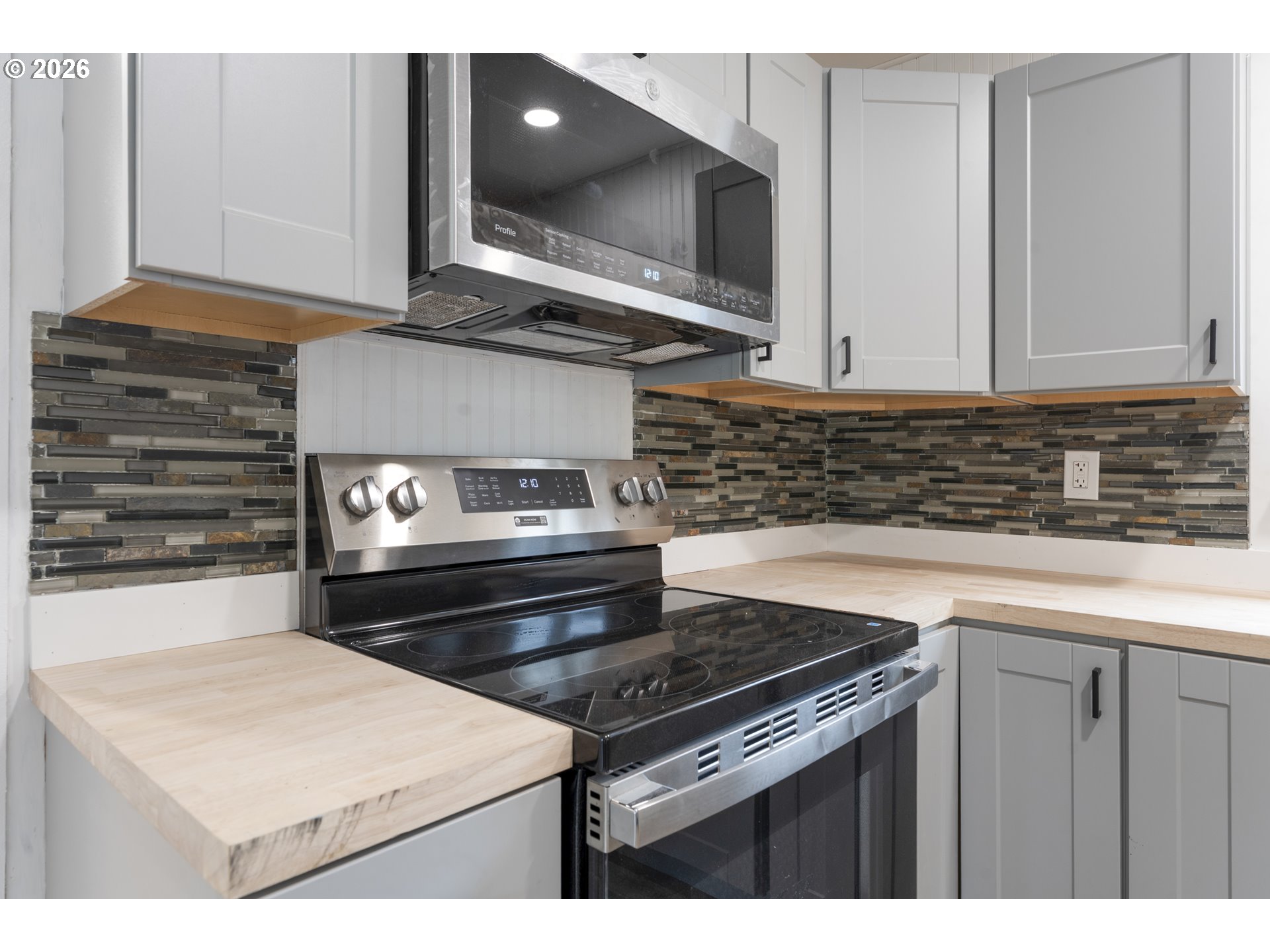 4424 Southeast Roethe Road, Unit 3 Milwaukie, OR 97267 - Photo 15 of 30 a kitchen with a stove and a microwave