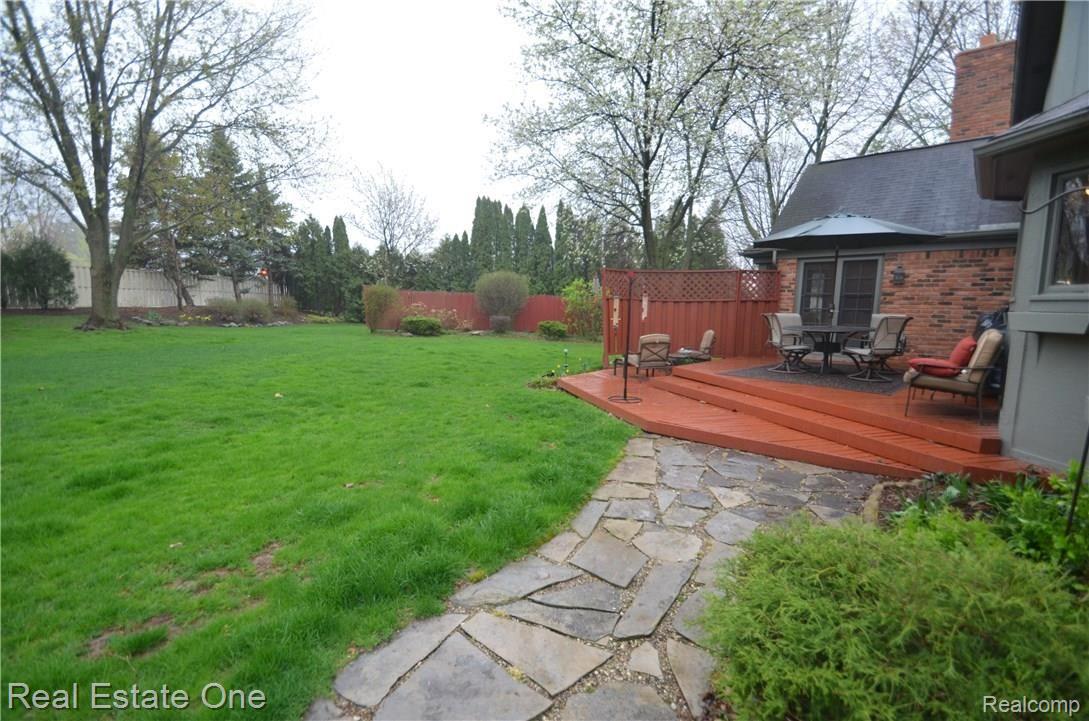 1007 Hidden Lane Rochester, MI 48309 - Photo 54 of 61 Entertainers dream come true!