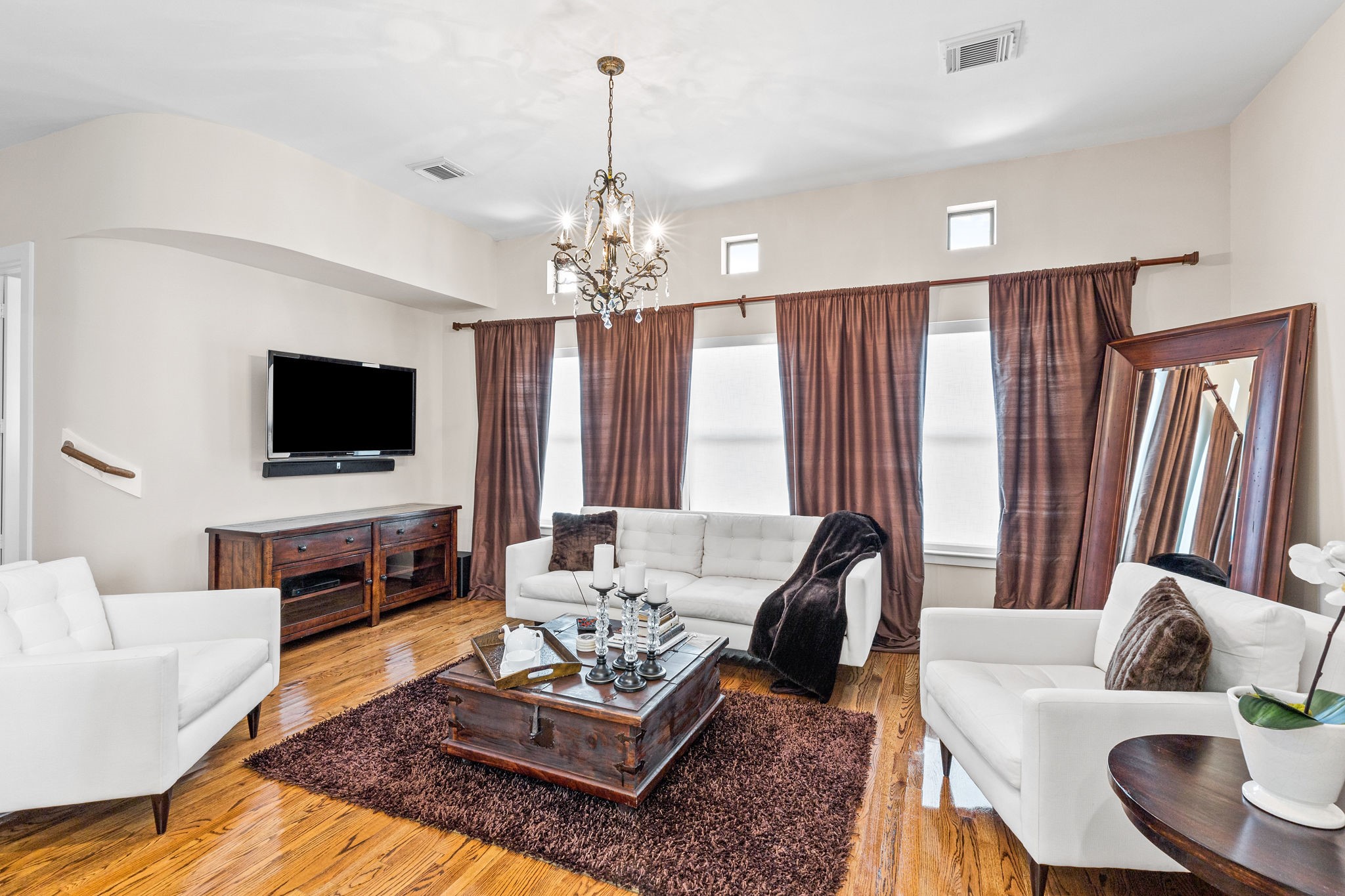 5817 Darling Street, Unit H Houston, TX 77007 - Photo 3 of 14 High ceilings and wood floors