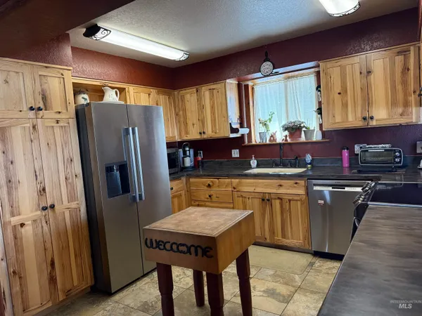 $769,000 | 4370 Highway 8, Troy, ID 83871