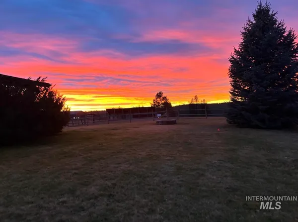 $769,000 | 4370 Highway 8, Troy, ID 83871