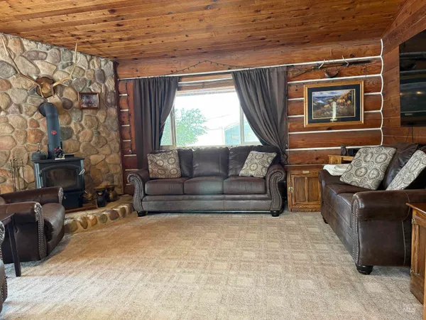 $769,000 | 4370 Highway 8, Troy, ID 83871