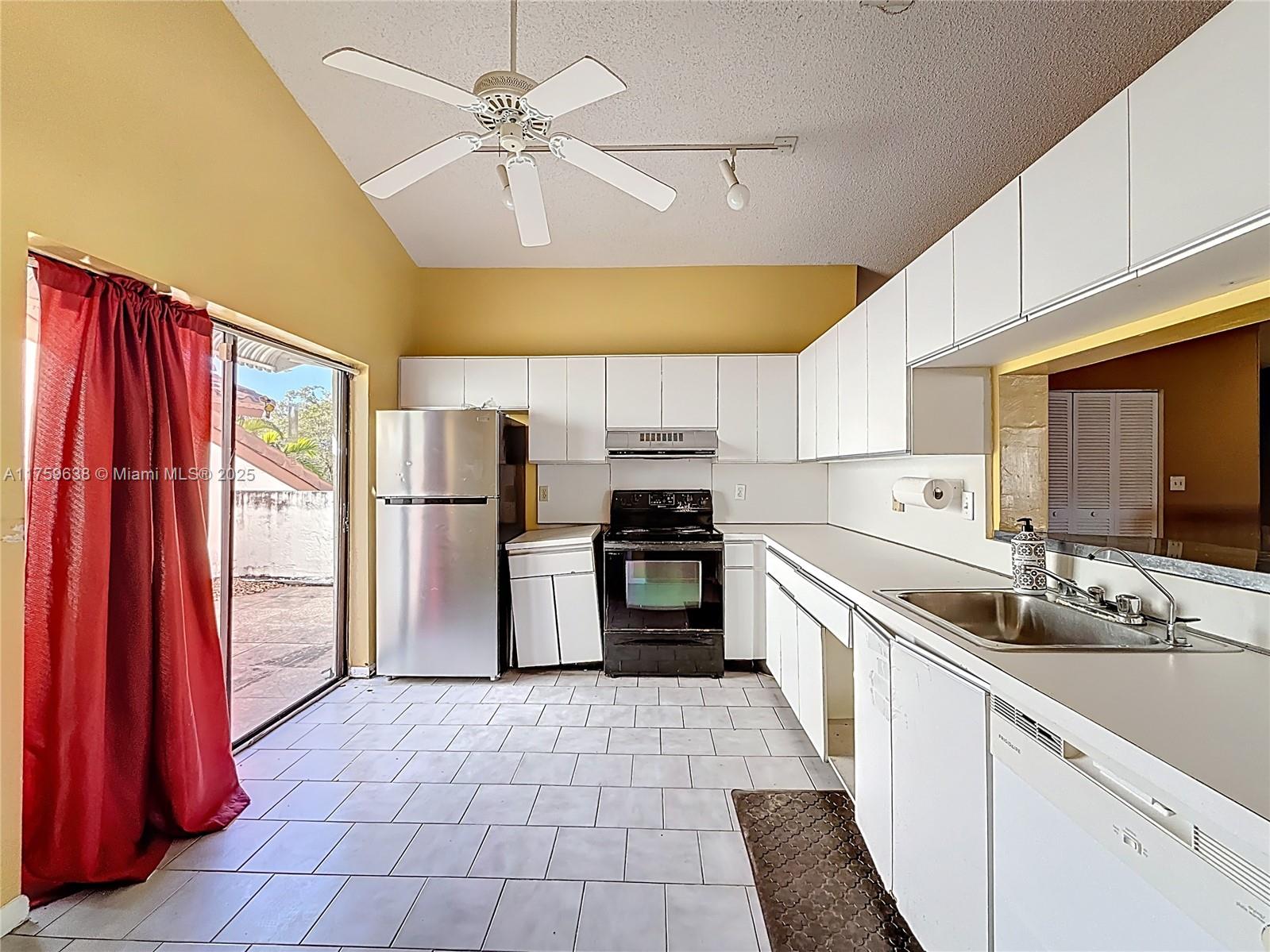 347 Ives Dairy Road, Unit E3473 Miami, FL 33179 - Photo 16 of 55