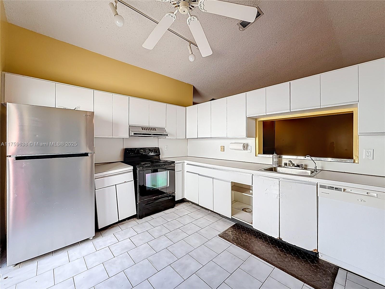 347 Ives Dairy Road, Unit E3473 Miami, FL 33179 - Photo 17 of 55