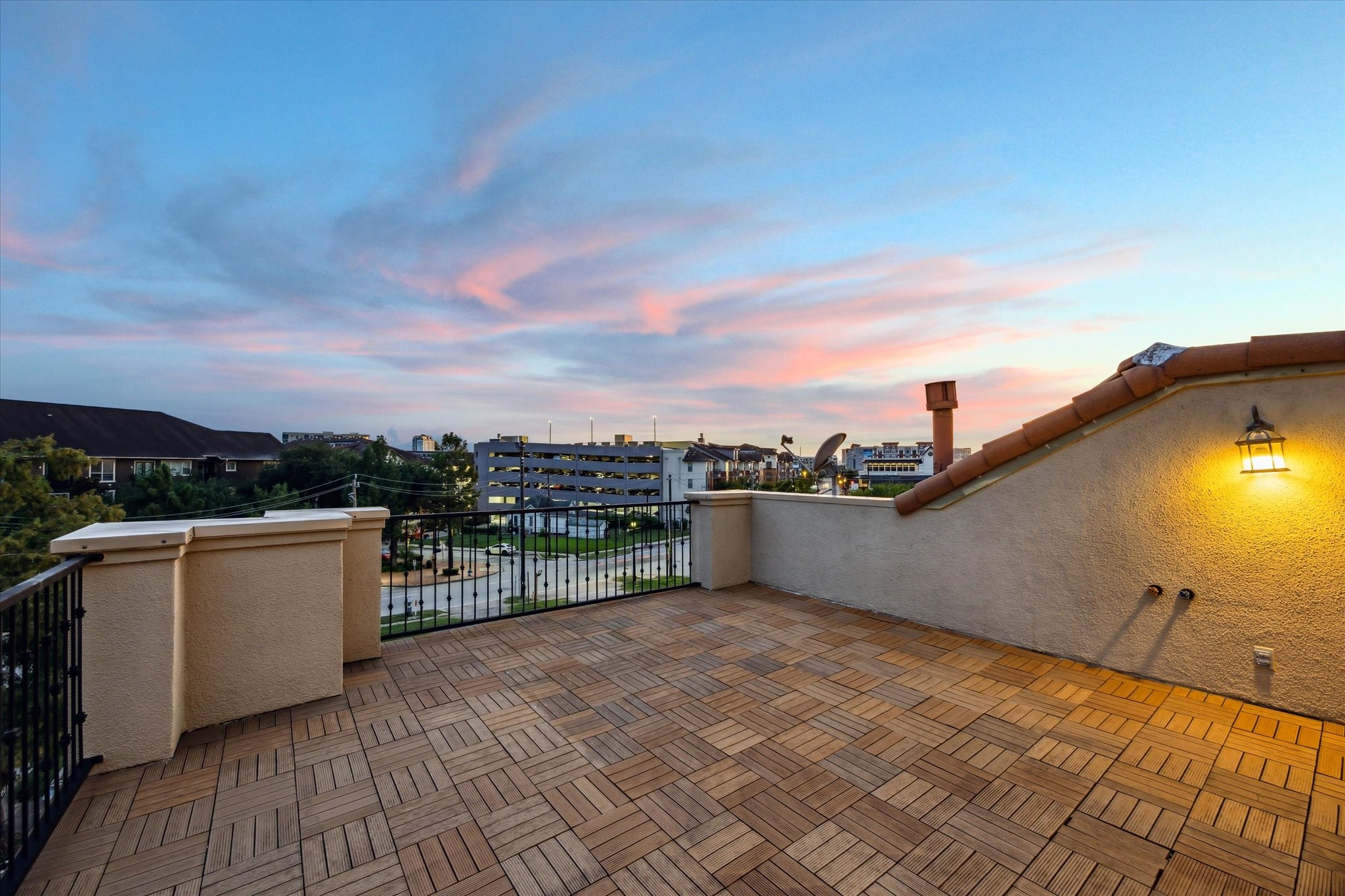 2006 Helena Street Houston, TX 77002 - Photo 29 of 38 a view of a terrace with sky view