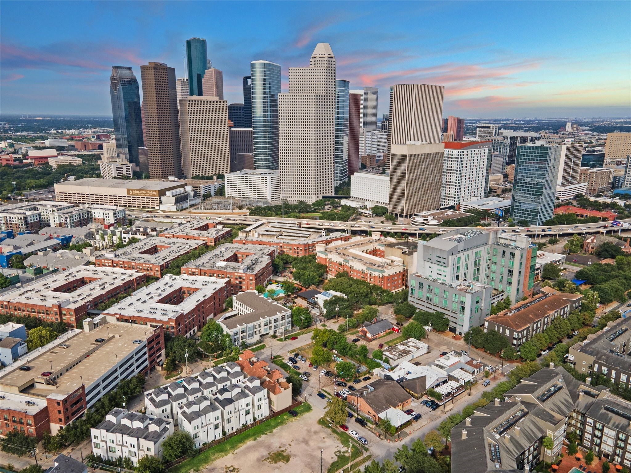 2006 Helena Street Houston, TX 77002 - Photo 32 of 38 a picture of city view