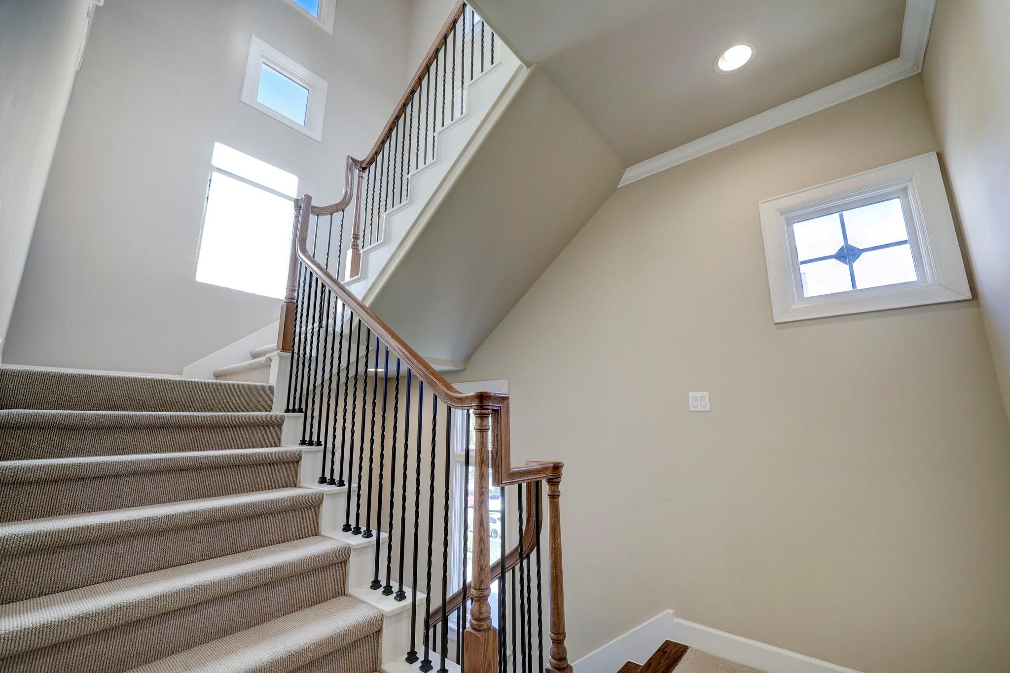 2006 Helena Street Houston, TX 77002 - Photo 9 of 38 a view of entryway