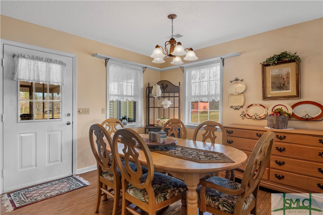 617 Thurmon Dasher Road Reidsville, GA 30453 - Photo 5 of 26 Dining Area