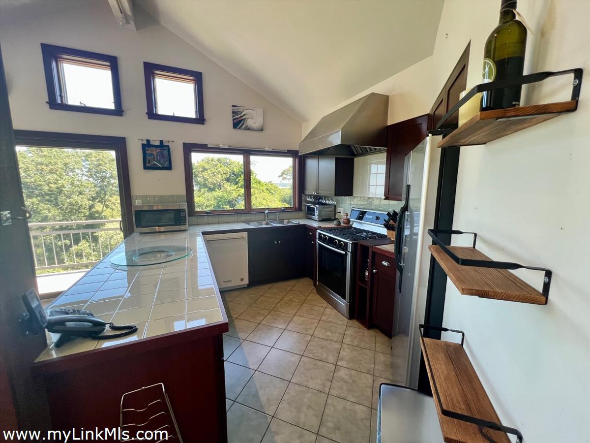 382 Lighthouse Road Aquinnah, MA 02535 - Photo 11 of 29