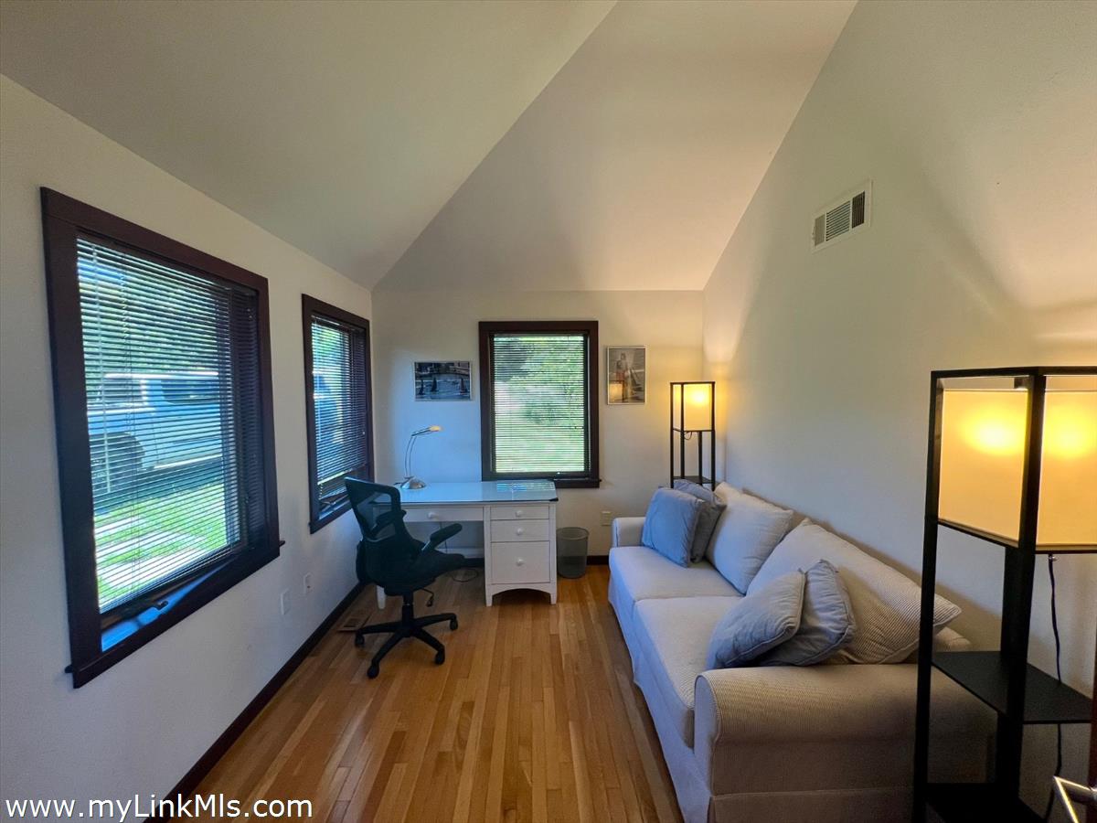 382 Lighthouse Road Aquinnah, MA 02535 - Photo 17 of 29