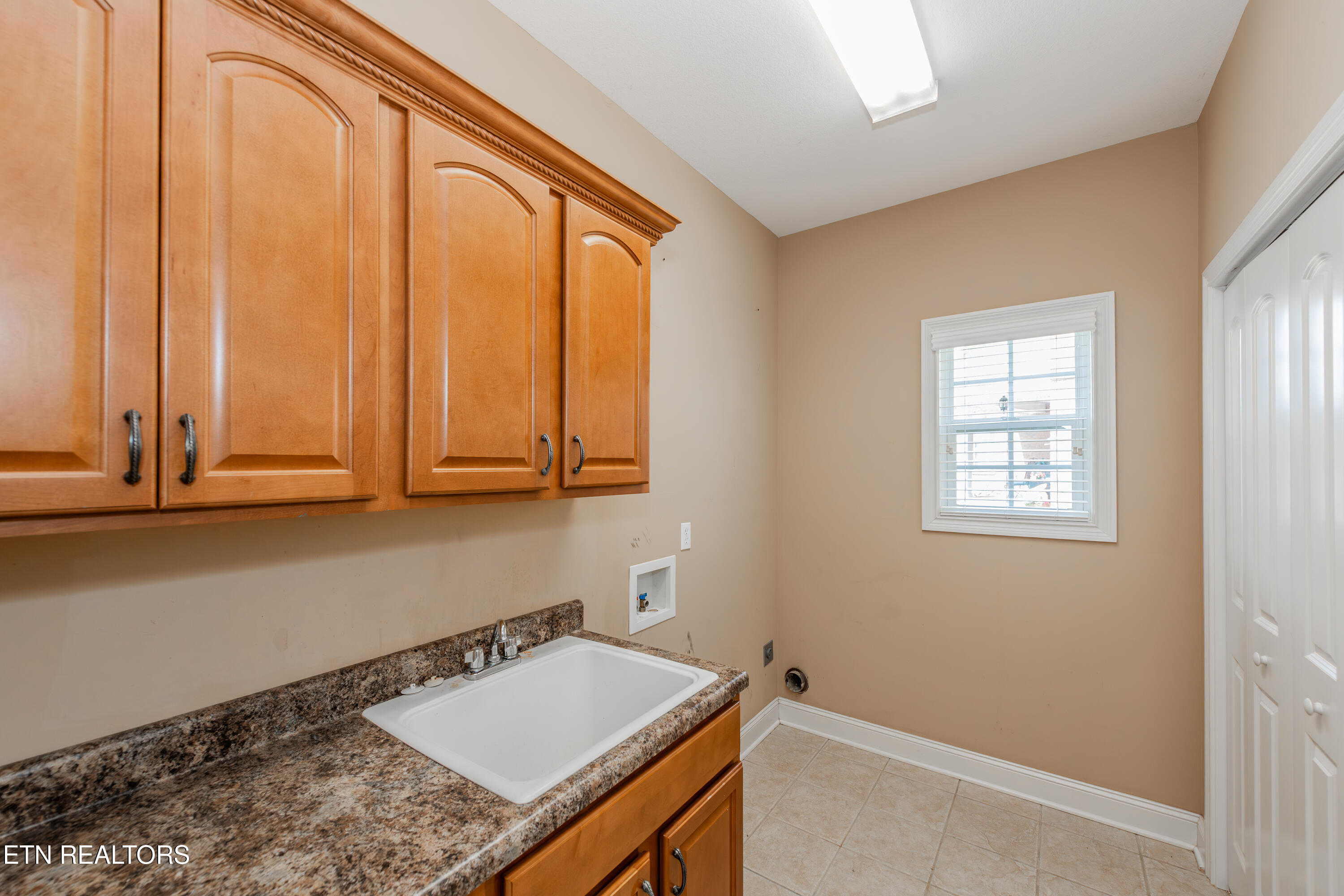 120 Meridian Way Clinton, TN 37716 - Photo 24 of 47 DSC_3900