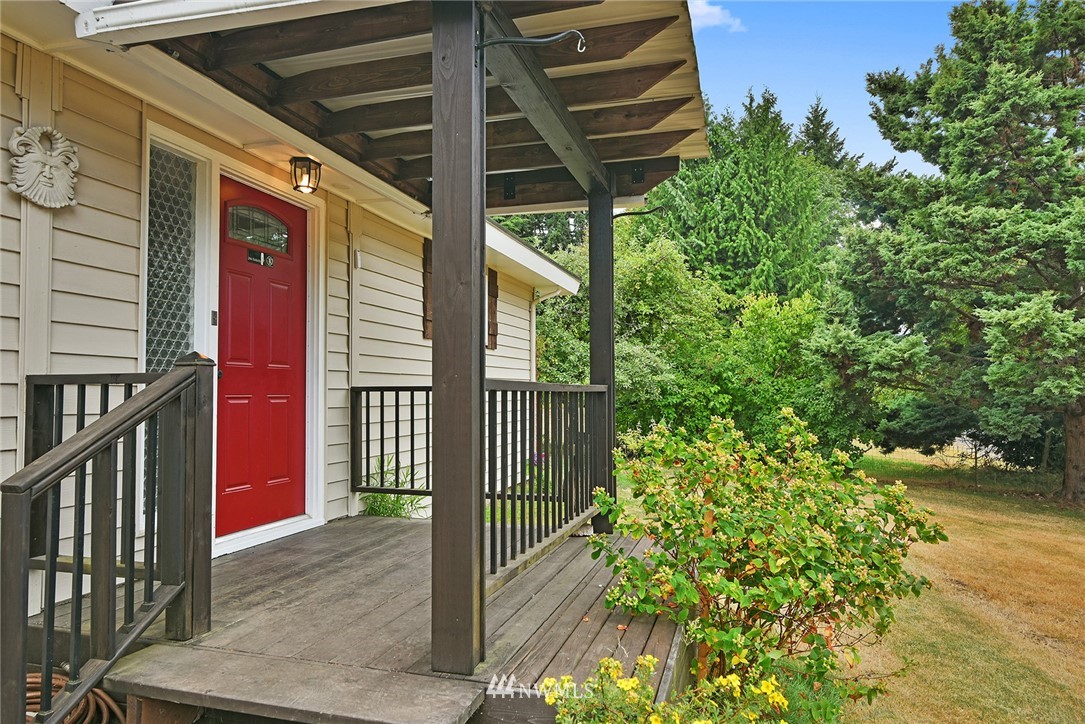 631 Northeast Riddell Road Bremerton, WA 98310 - Photo 3 of 24 Gallery Image 3