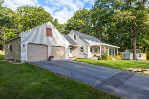 70 Middle Road Cumberland, ME 04021 - Photo 5 of 43 Front