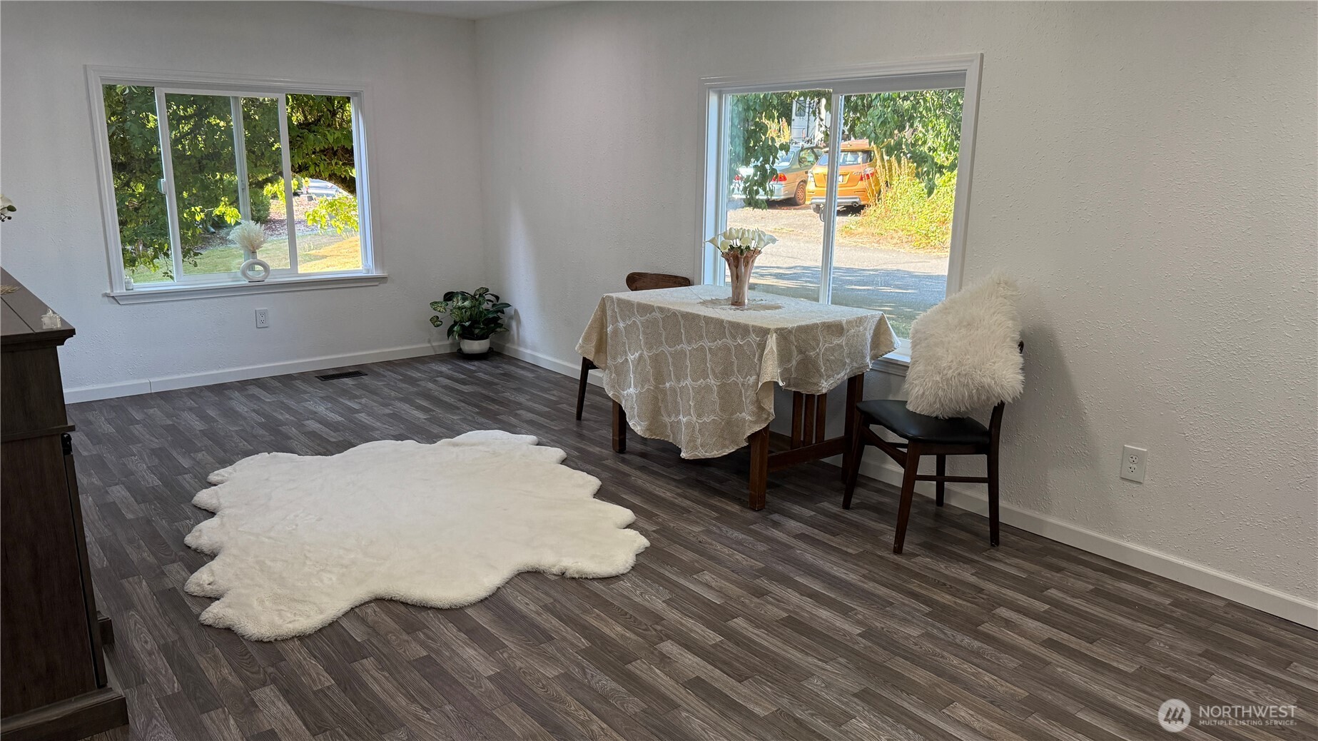 11517 155th Avenue Southeast Renton, WA 98059 - Photo 14 of 17 a living room with furniture and a window