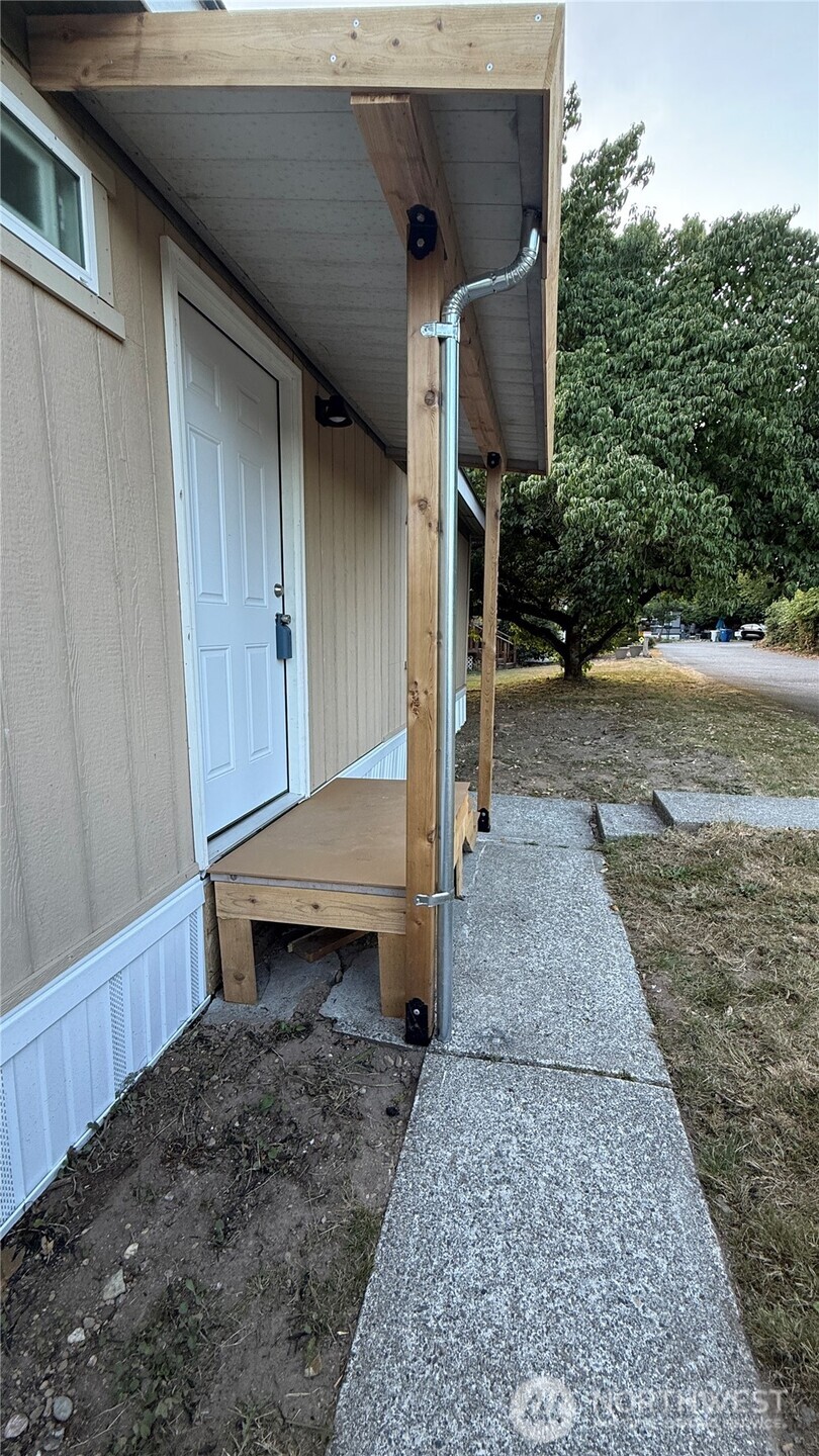 11517 155th Avenue Southeast Renton, WA 98059 - Photo 17 of 17 a house view with a backyard space