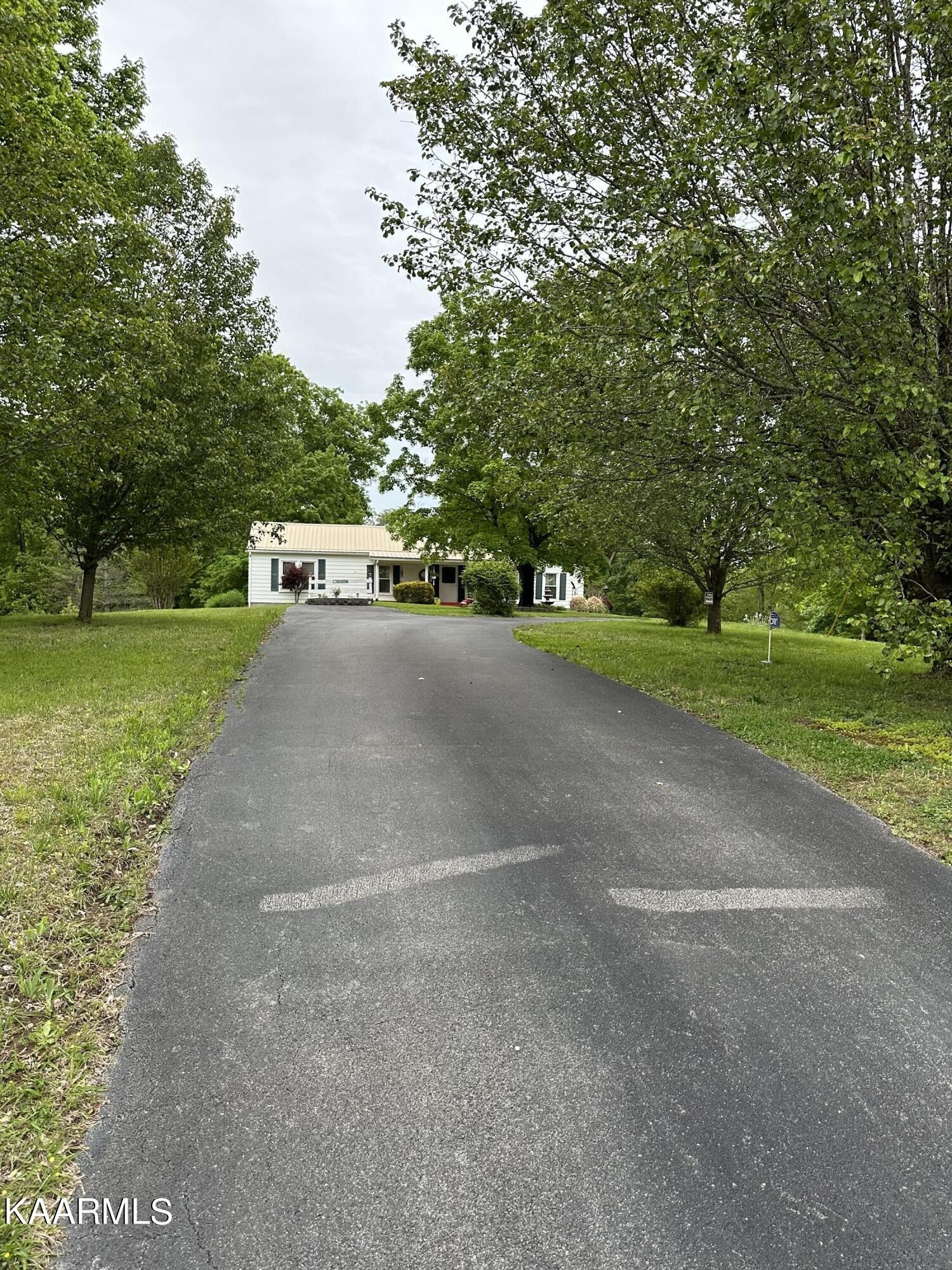 2512 Kennedy Road Knoxville, TN 37914 - Photo 2 of 10 a view of a street
