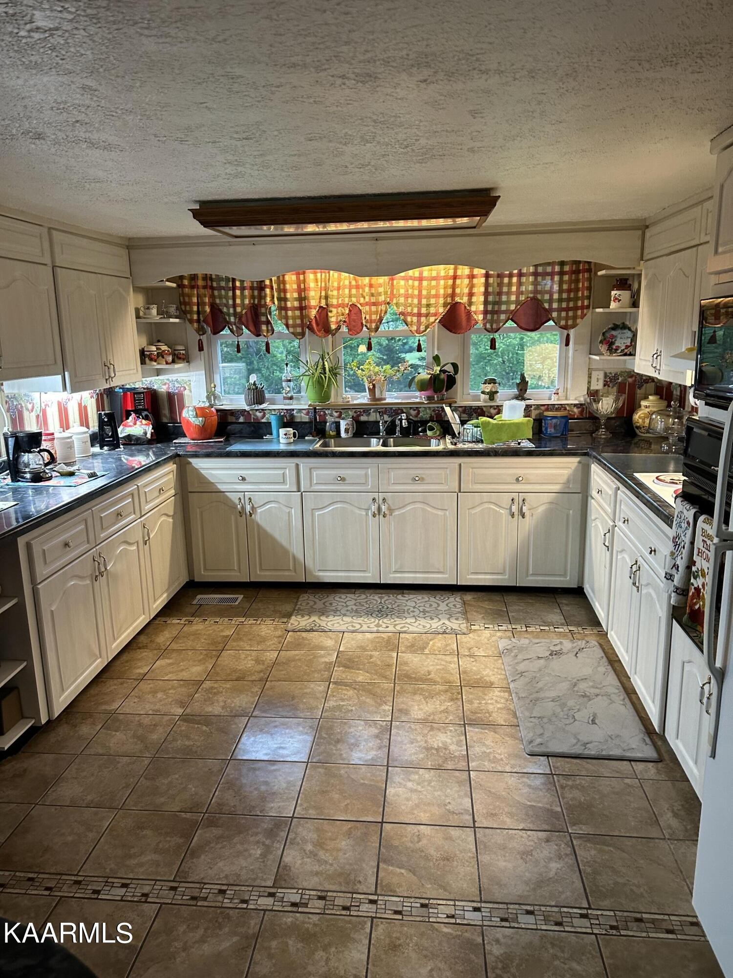 2512 Kennedy Road Knoxville, TN 37914 - Photo 4 of 10 a kitchen with stainless steel appliances granite countertop a sink and white cabinets