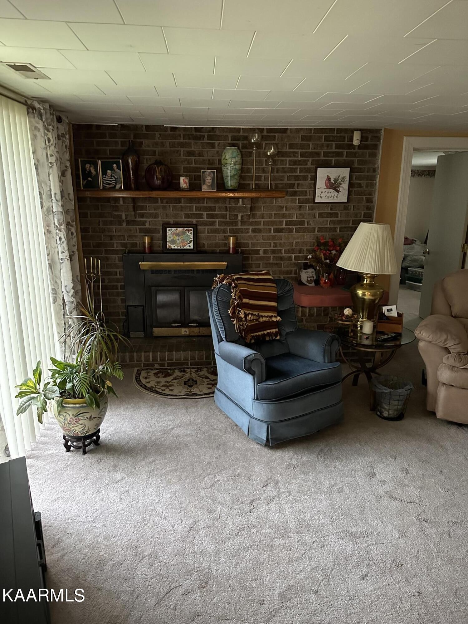 2512 Kennedy Road Knoxville, TN 37914 - Photo 5 of 10 a living room with furniture