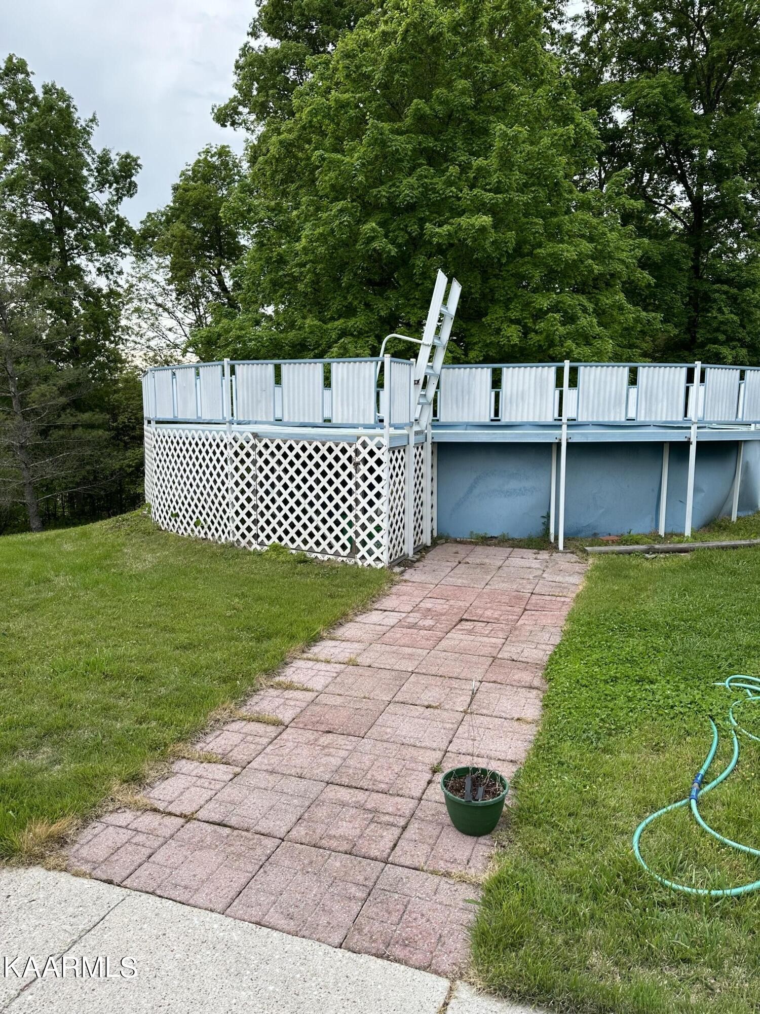 2512 Kennedy Road Knoxville, TN 37914 - Photo 9 of 10 a view of a back yard