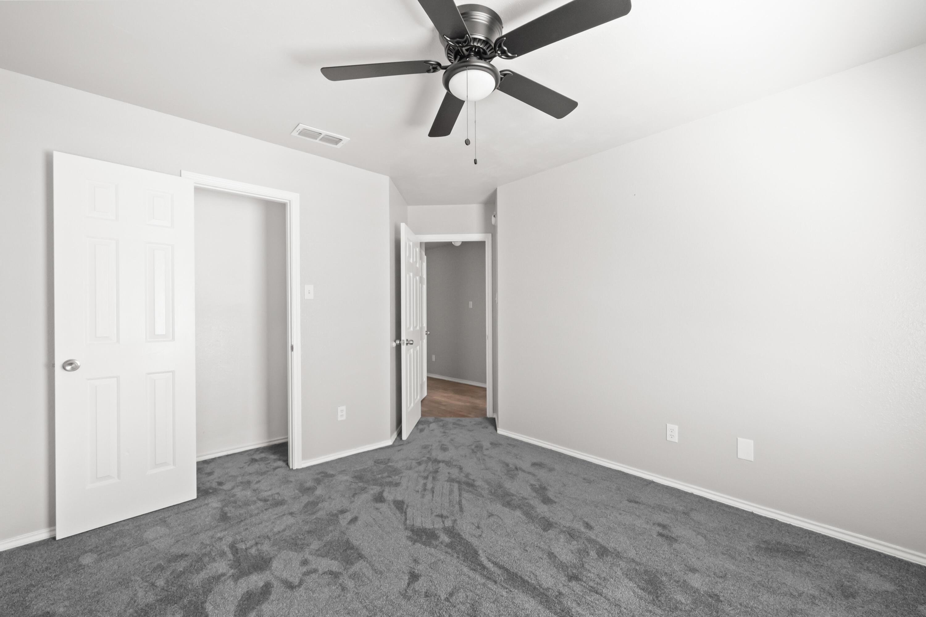 6201 5th Street Lubbock, TX 79416 - Photo 19 of 25 an empty room with a ceiling fan and a window