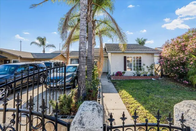 a view of a house with backyard and sitting area