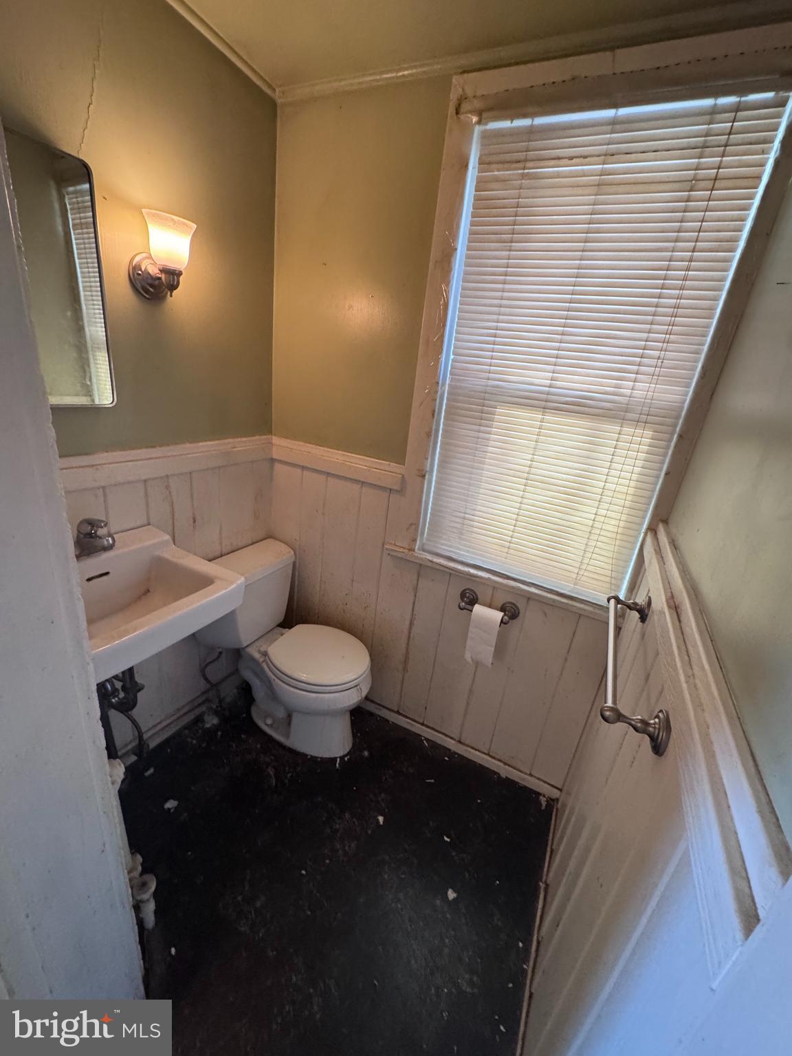 12 Hillside Road Reading, PA 19609 - Photo 12 of 31 half bath off dining
