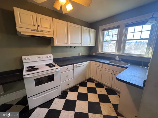 $210,000 | 12 Hillside Road, Reading, PA 19609