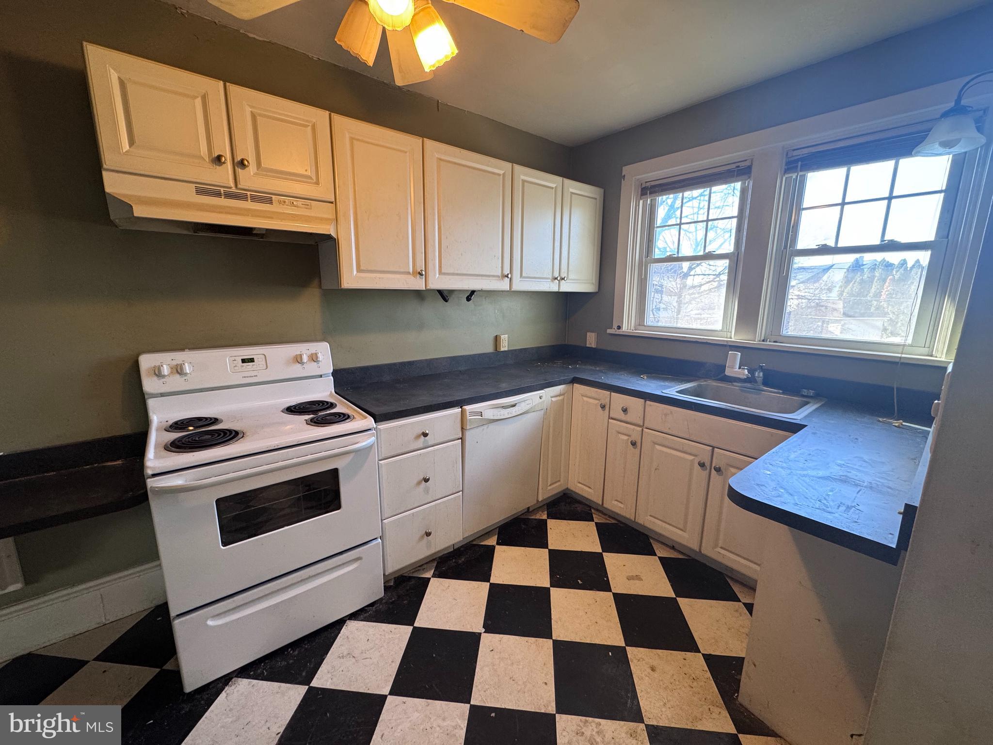 12 Hillside Road Reading, PA 19609 - Photo 15 of 31 kitchen