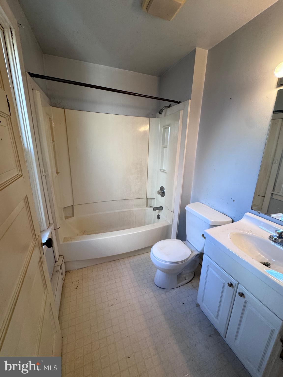12 Hillside Road Reading, PA 19609 - Photo 20 of 31 main bath