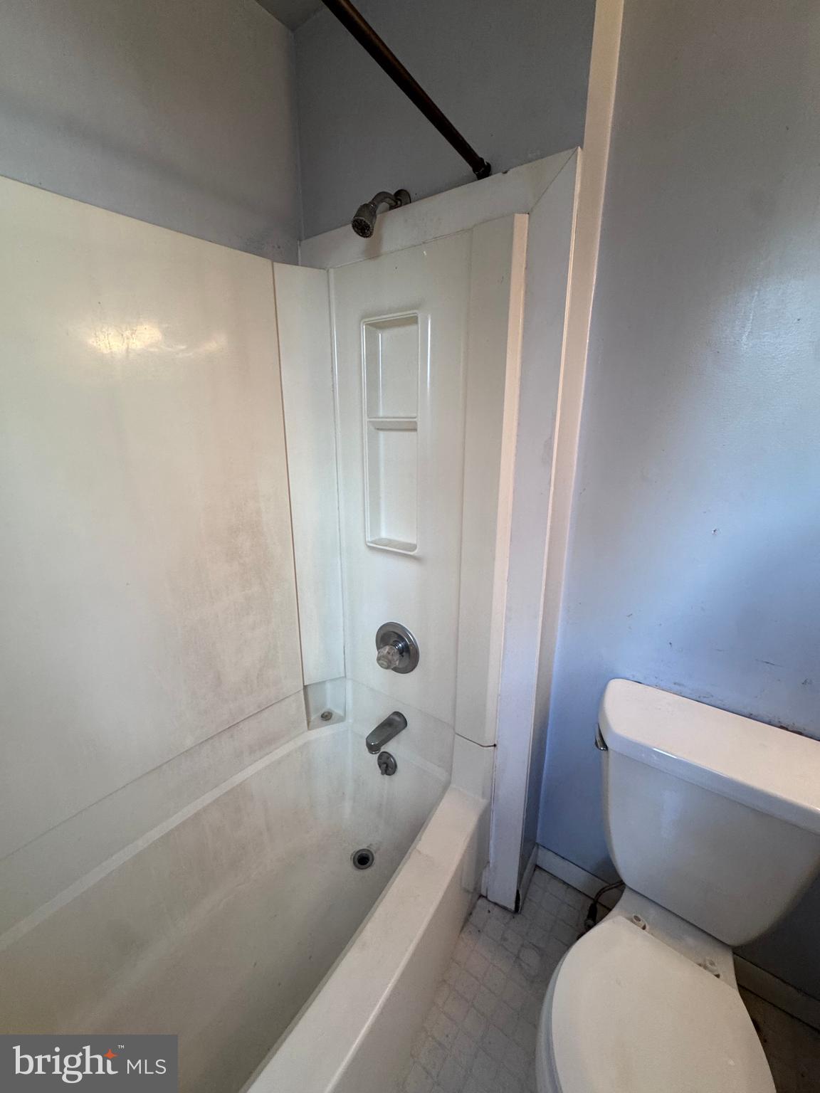 12 Hillside Road Reading, PA 19609 - Photo 21 of 31 main bath