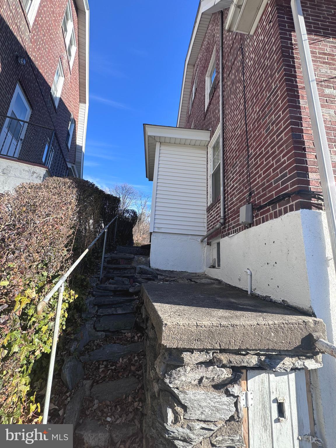 12 Hillside Road Reading, PA 19609 - Photo 5 of 31 side