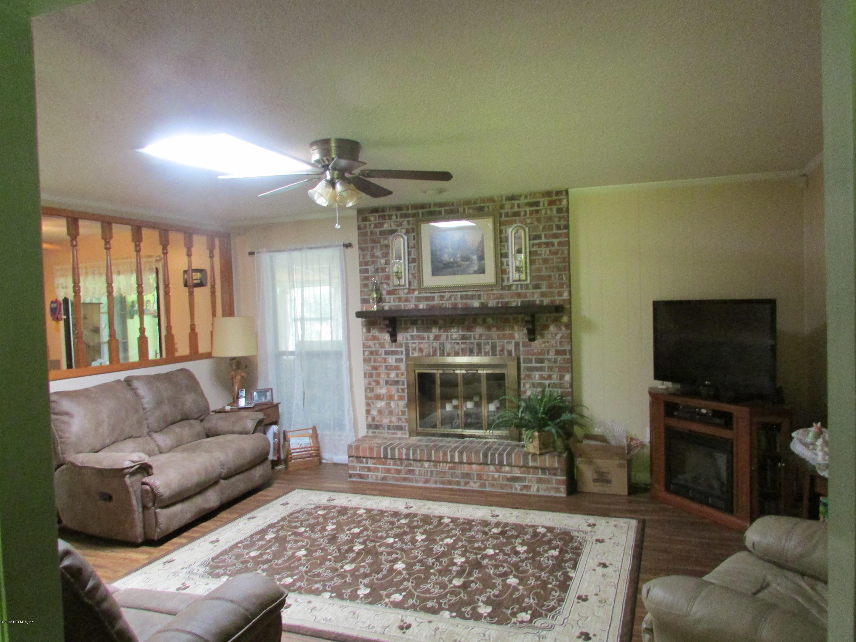 8720 Denny Road Jacksonville, FL 32220 - Photo 5 of 25 Family Room/Fireplace
