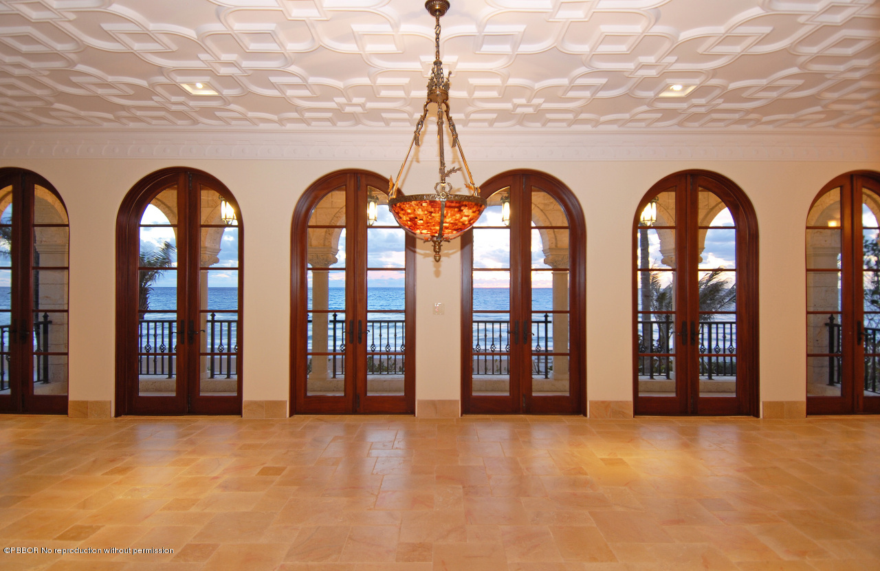 102 Gulfstream Road, Unit 102 Palm Beach, FL 33480 - Photo 4 of 11 Living room