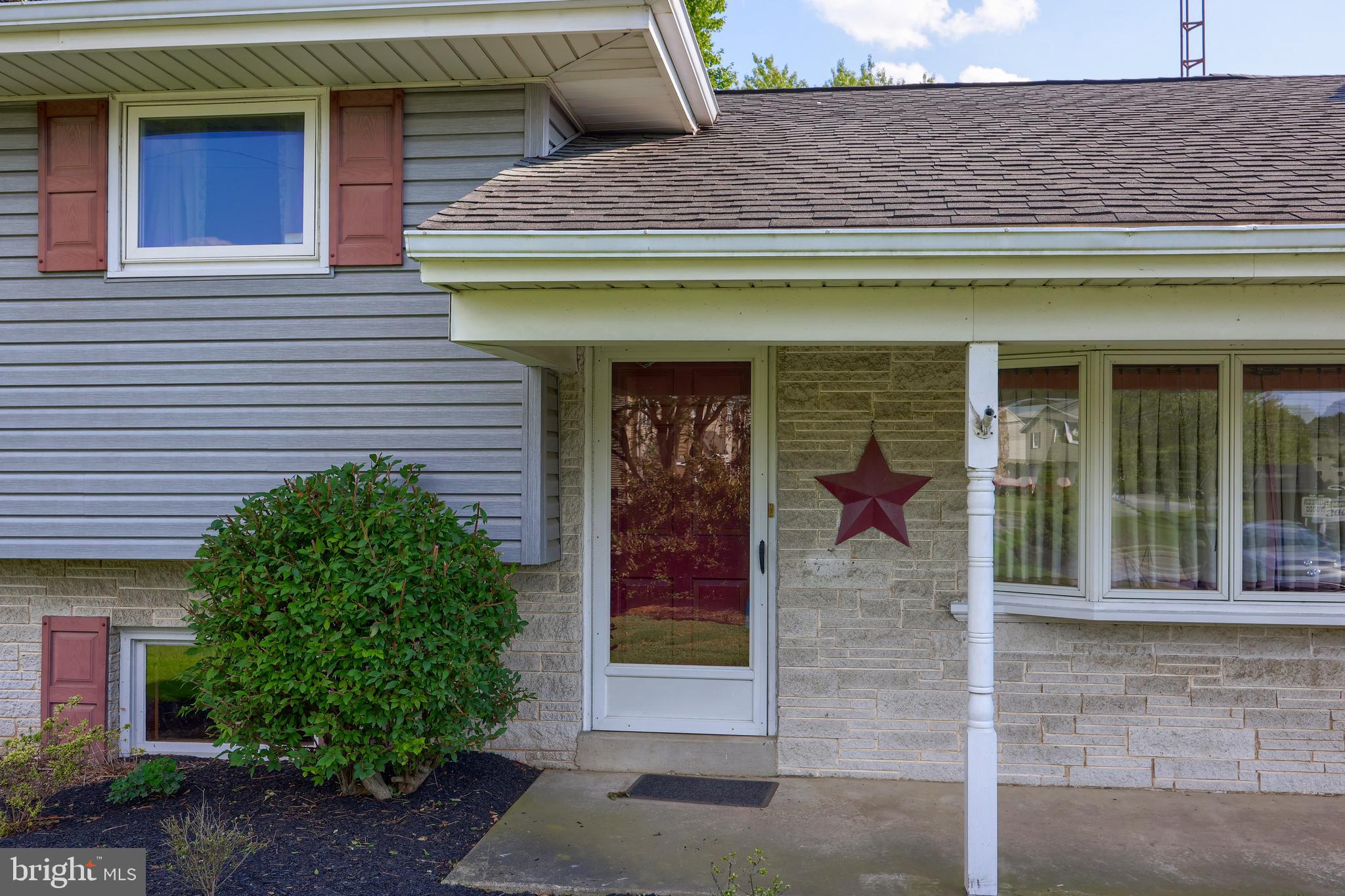 1716 Pioneer Road Lancaster, PA 17602 - Photo 2 of 45