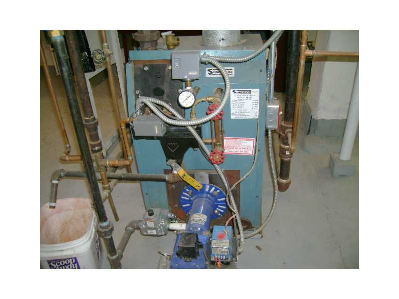 154 Manning Street Warwick, RI 02889 - Photo 6 of 23 Exterior Front. 7 yr furnace, 1 year on jet burner.