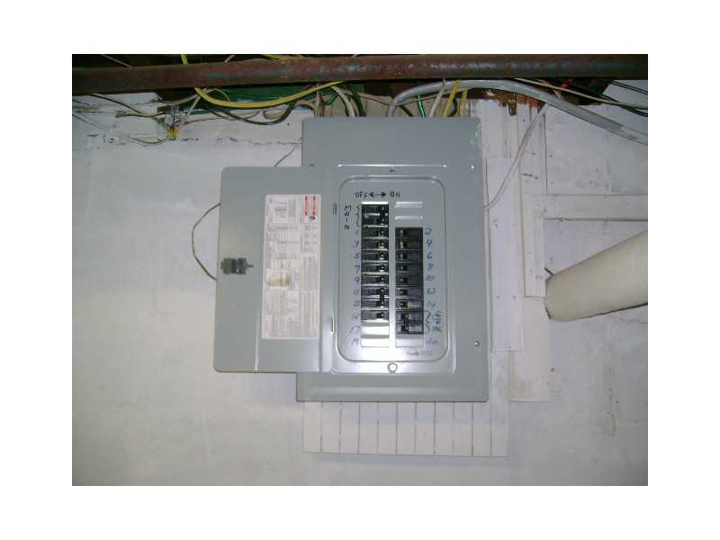 154 Manning Street Warwick, RI 02889 - Photo 7 of 23 Exterior Front. Newer 100 amp service.