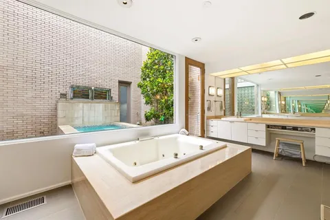 $1,900,000 | 9 Hallshire Court, Dallas, TX 75225