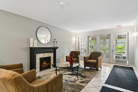 $359,000 | 205 Rivershire Lane, Unit 414, Lincolnshire, IL 60069