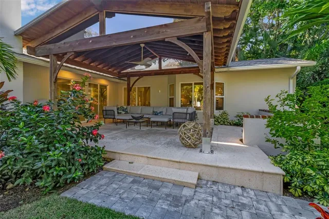 a view of house with a yard