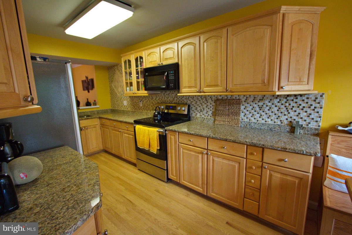 5145 Columbia Road, Unit 831 Columbia, MD 21044 - Photo 3 of 30 Kitchen - hardwood floors