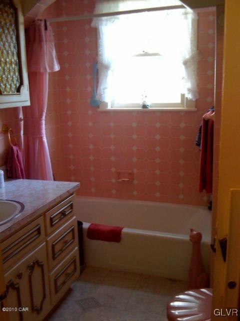4707 Timberline Road Walnutport, PA 18088 - Photo 7 of 24 Gallery Image 7