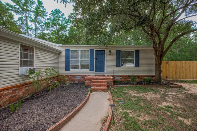 $1,600 | 16282 Wild Oak Lane, Conroe, TX 77302