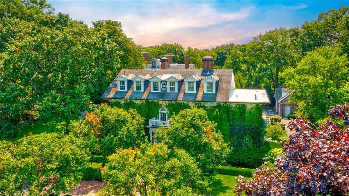 126 Hazel Avenue Glencoe, IL 60022 - Photo 2 of 44 front view of a house with a yard