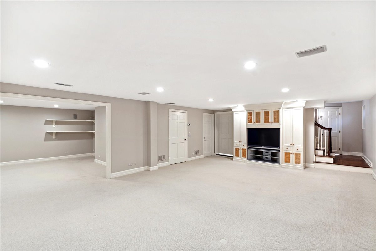 126 Hazel Avenue Glencoe, IL 60022 - Photo 31 of 44 an empty room with furniture and a fireplace